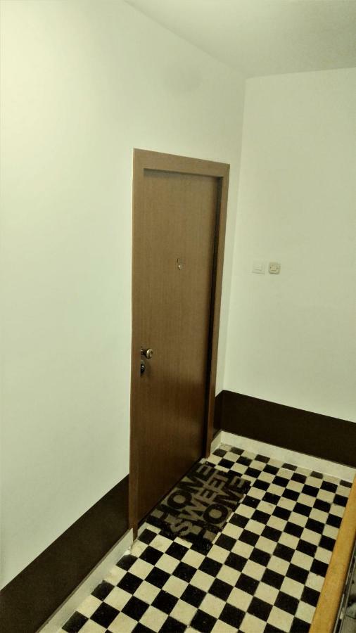 Studio Apartment Offside สปลิท ภายนอก รูปภาพ